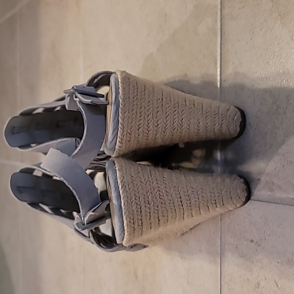 Sandals - Picture 3 of 3